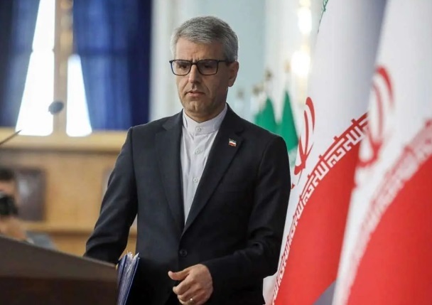 سخنگوی وزارت خارجه: ایران آماده است سطح غنای اورانیوم را به ۳.۶۷ درصد کاهش دهد، به شرطی که توافقی کلی به دست آید که حق غنی‌سازی داخلی ایران را حفظ کند / مجلس خروج از NPT را تصویب کند، نمی‌توانیم مانع شویم / نمایندگان پیش‌بینی می‌کنند این طرح با حمایت قاطع در پارلمان به سرعت تصویب شود / خروج از NPT به معنای از دست دادن تمام حقوق سازمان ملل برای نظارت بر برنامه هسته‌ای ایران است