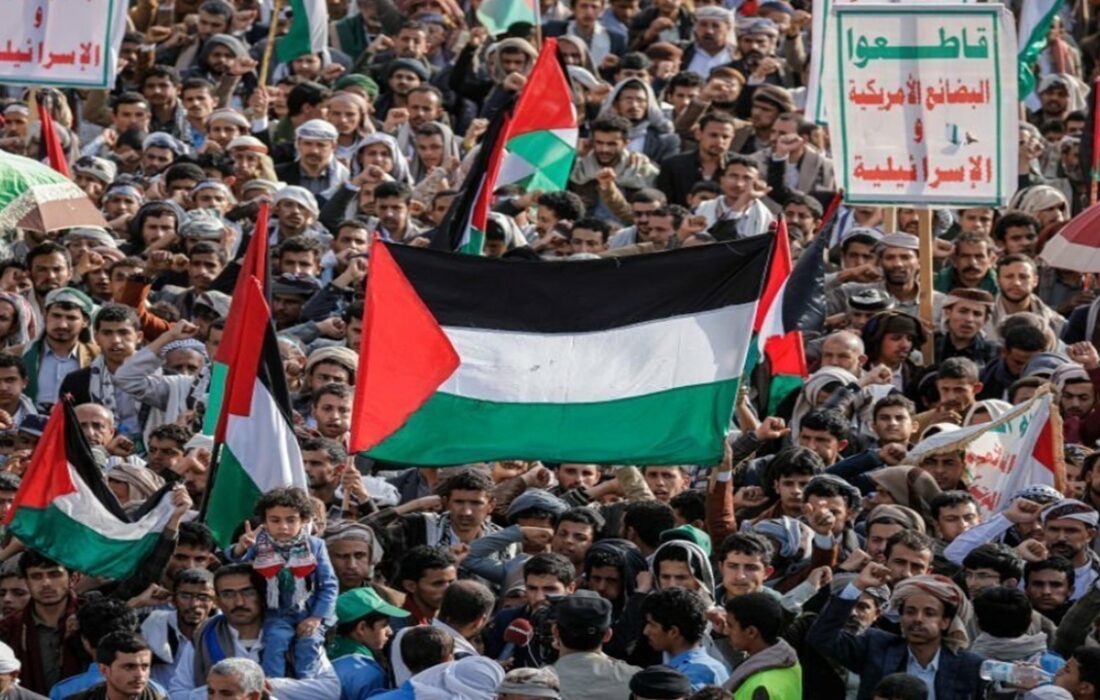 حضور میلیونی مردم یمن در مراسم تشییع حمله تروریستی صهیونیستها + فیلم