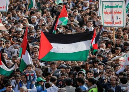 حضور میلیونی مردم یمن در مراسم تشییع حمله تروریستی صهیونیستها + فیلم