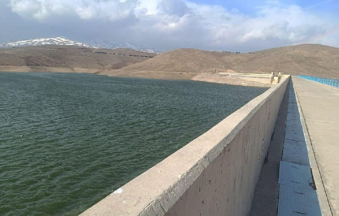 حجم آب سد اکباتان به نیمه رسید؛ مردم صرفهجویی کنند
