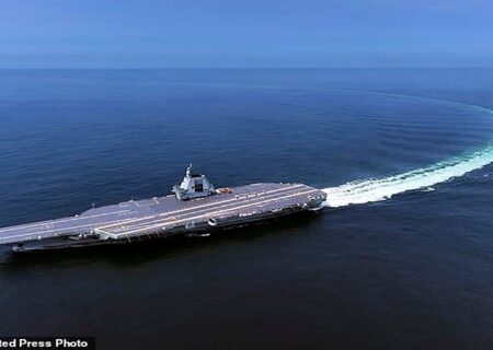 برای اولین بار، جدیدترین ناو هواپیمابر چین از تنگه تایوان عبور کرد