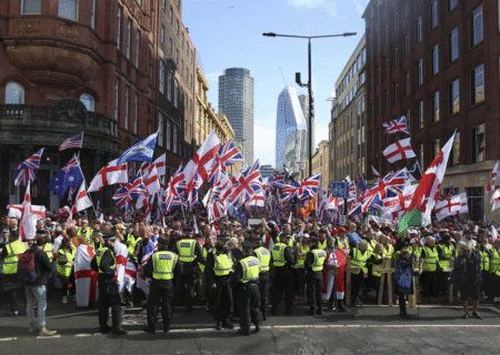 ده‌ها هزار نفر در لندن علیه مهاجرت راهپیمایی کردند