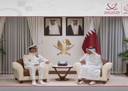 دیدار و گفت وگوی نخست وزیر قطر و فرمانده سنتکام در دوحه