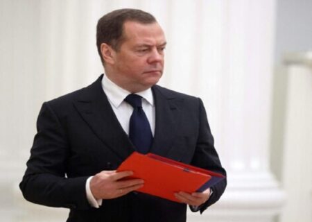 مدودف با تهدید به تسلیحات جدید به زلنسکی پاسخ داد