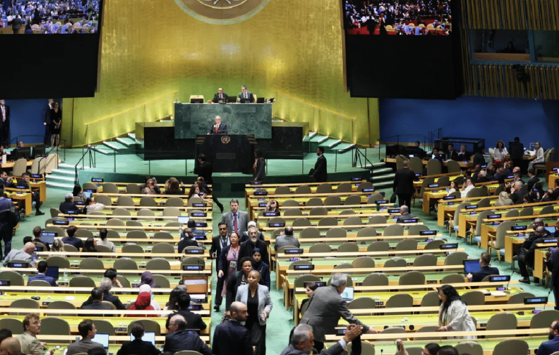 تصویر یک سقوط: نطق جانی جنگی در برابر سکوهای خالی