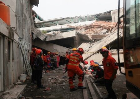 فاجعه در اندونزی: فروریختن مدرسه جان بیش از ۱۰۰ نفر را گرفت (+فیلم)