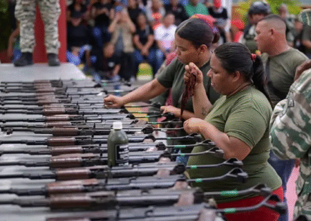 مادورو: ونزوئلا در پی «تهاجم» آمریکا آماده اعلام وضعیت اضطراری است