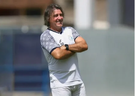 دیدار با ذوب‌آهن، روی سکو یا نیمکت؟/ آخرین تلاش‌های استقلال برای بخشش ساپینتو