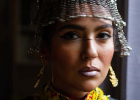 مونا کرمی با گریمی متفاوت