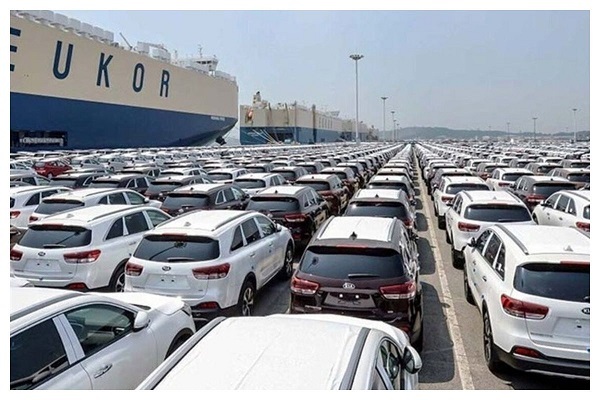 تنش های دولت و مجلس بر سر خودرو بالا گرفت/ سرنوشت خودروهای وارداتی چه شد؟