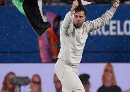 پرچم فلسطین در قلب بازی بارسلونا+عکس