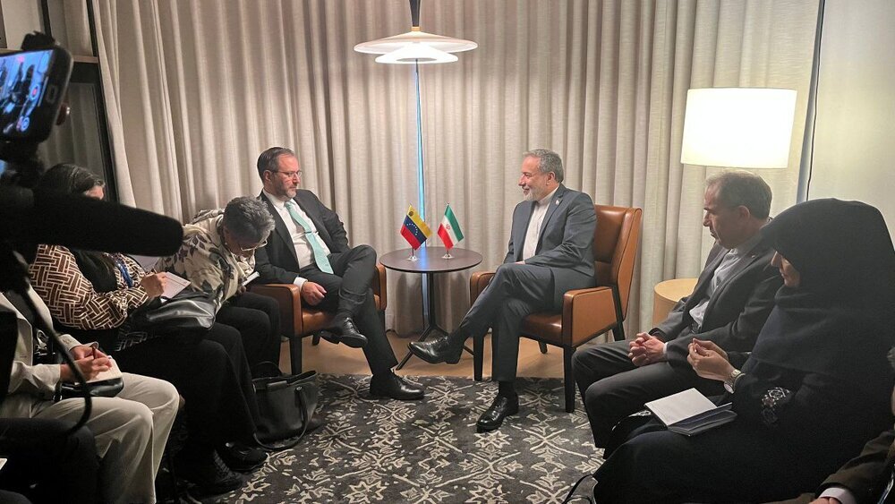 ایران و ونزوئلا در خصوص تهدیدات آمریکا هشدار داده و بر همبستگی تاکید کردند