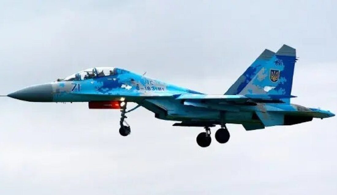 جنگنده سوخو، مجهز به موشک آمریکایی، در میدان نبرد