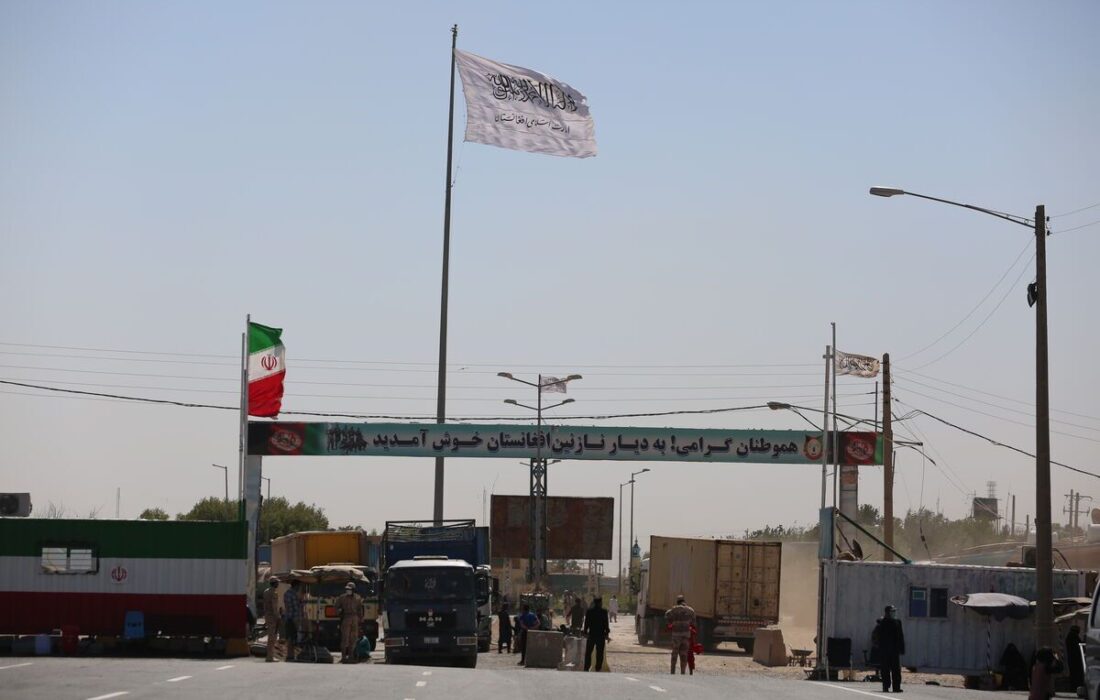 اختلال اینترنت در افغانستان؛ معطلی ۸۰۰ کامیون در مرز