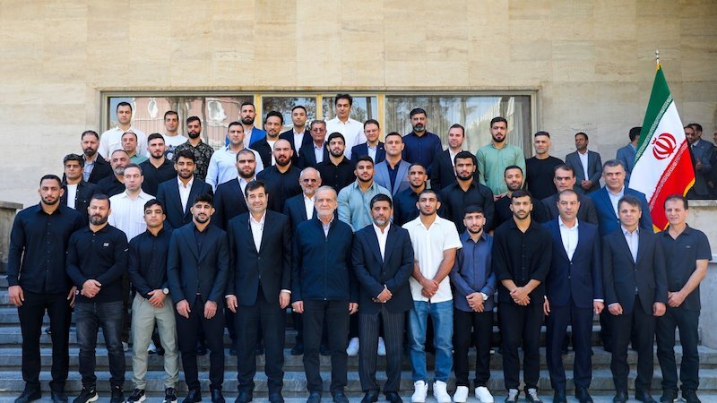 پیام توییتری پزشکیان پس از ملاقات با پهلوانان کشتی