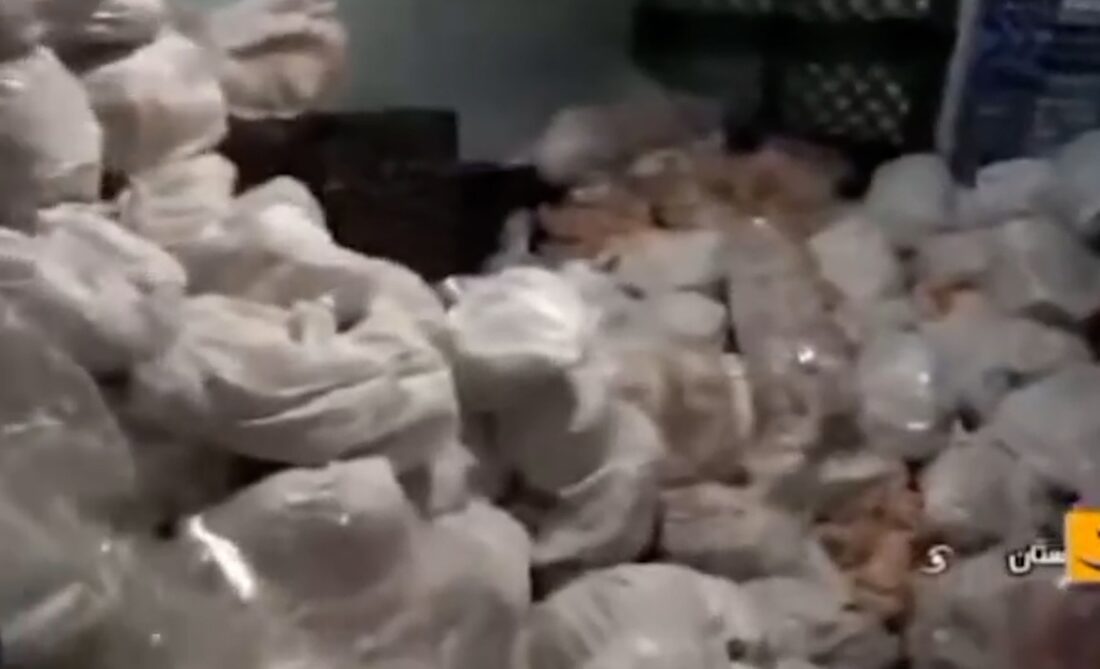 تصاویری تکاندهنده از وضعیت بهداشتی نامناسب در یک کارخانه تولید سوسیس و کالباس