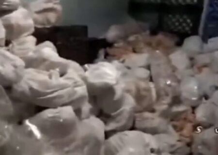 تصاویری تکان‌دهنده از وضعیت بهداشتی نامناسب در یک کارخانه تولید سوسیس و کالباس