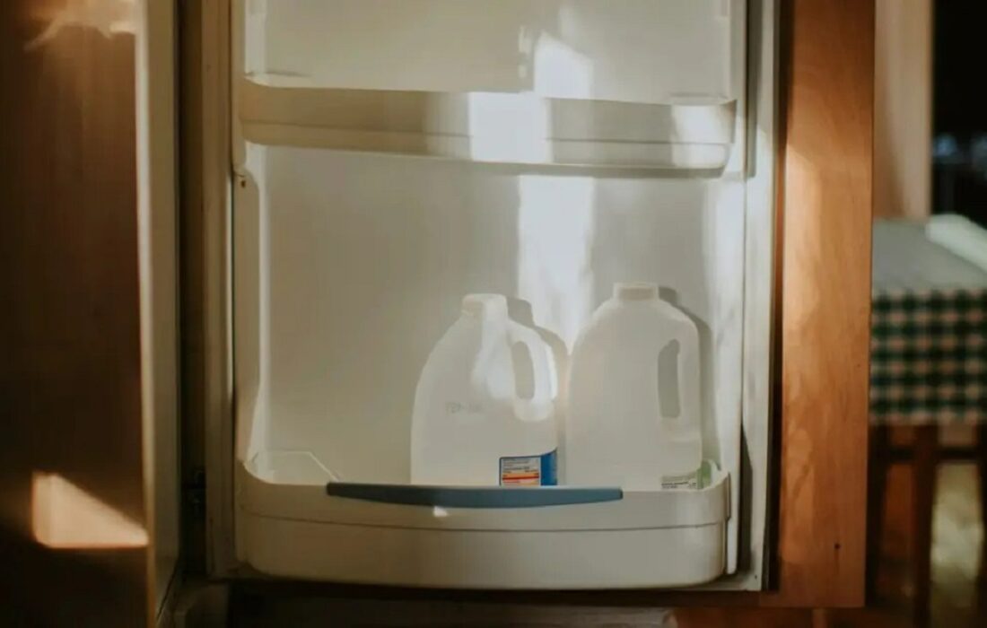 چطور قانون شیرِ فاسد به شما کمک میکند از شکایت کردن دست بردارید و ذهنتان را آزاد کنید؟