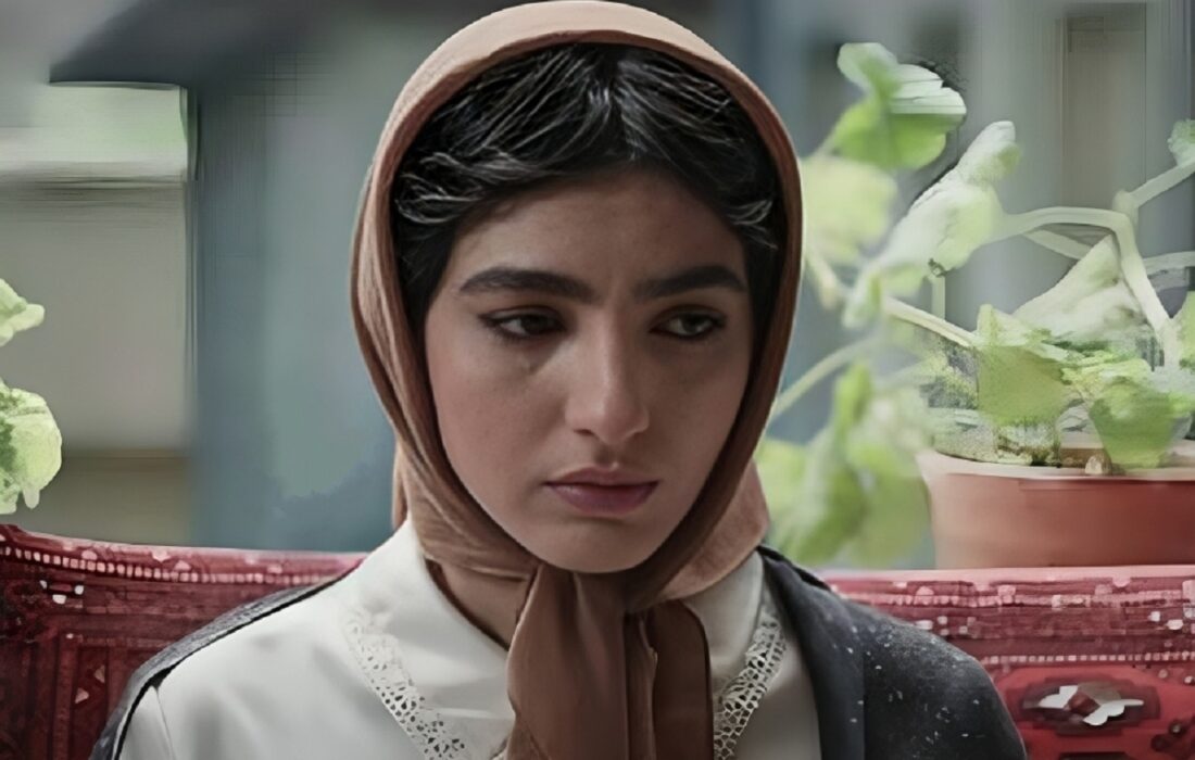 بنفشه ریاضی: تجربه بازی در کنار هوتن شکیبا و صابر ابر خیلی برادرانه بود (فیلم)