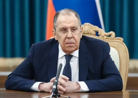 لاوروف: غرب از دلار برای سرکوب رقبا استفاده می‌کند