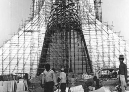 سفر به تهران قدیم؛ وقتی برج آزادی در حال ساخت بود!(عکس)