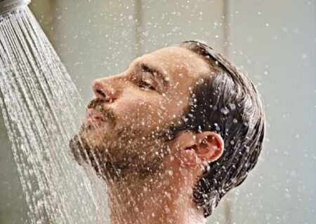 روز یا شب؛ چه زمانی دوش بگیریم بهتر است؟