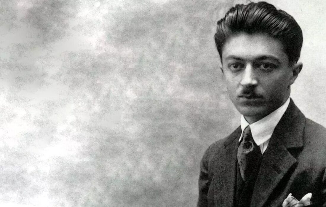 صادق هدایت به غیر از نویسندگی به چه هنر دیگری دلبستگی داشت؟