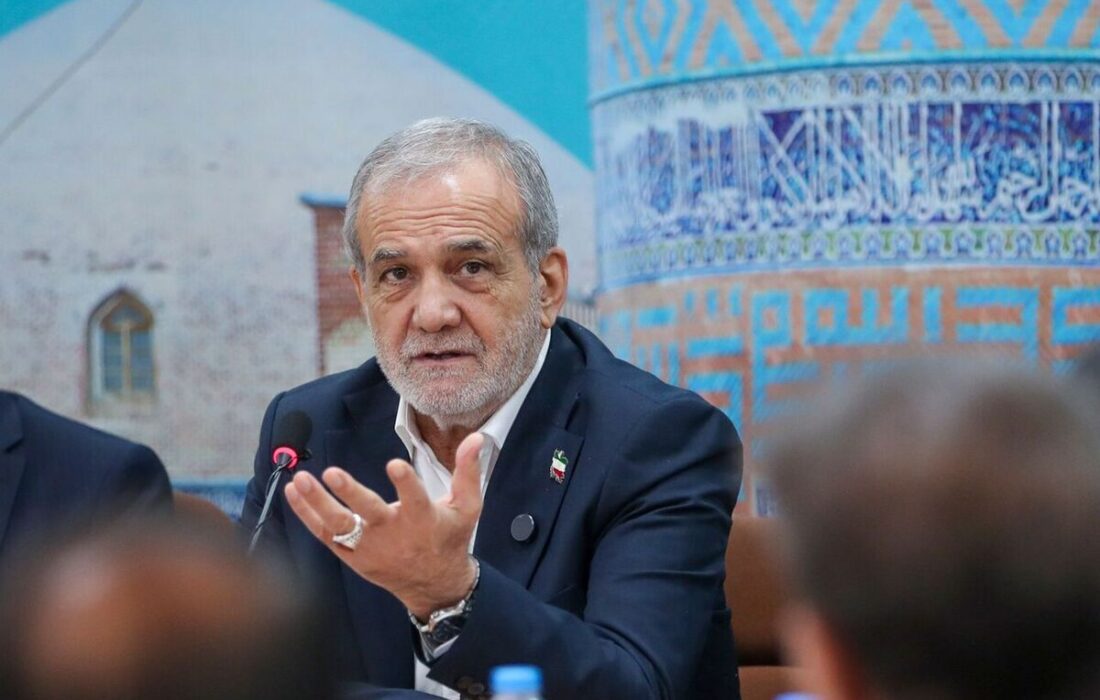 پزشکیان: از حضرت آقا درخواست کردم که کارمندان ۹ بیایند و ۱۳ بروند، چرا که کاری انجام نمیدهیم، کار نداریم که انجام دهیم