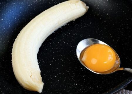 با یک عدد موز و تخم مرغ این پنکیک خوشمزه چینی را درست کنید! (فیلم)