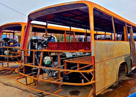 تولید اتوبوس هینو در کارگاه پاکستانی با کمترین امکانات (فیلم)