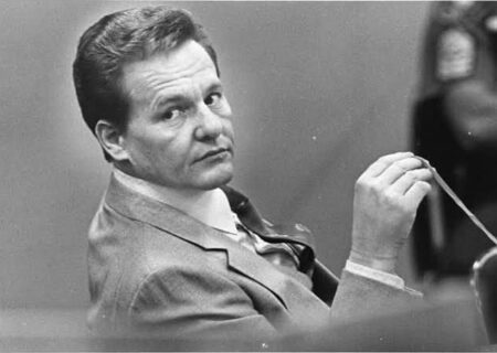 پدر کدام ستاره هالیوود یک قاتل حرفه ای بود؟