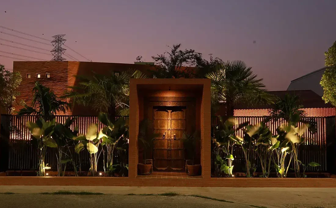 سفر آجر؛ اینجا یک پزشک کافه داری می کند! (+عکس)