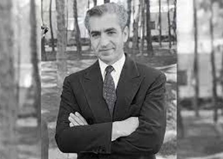 محمدرضا پهلوی در کلاس درس (عکس)