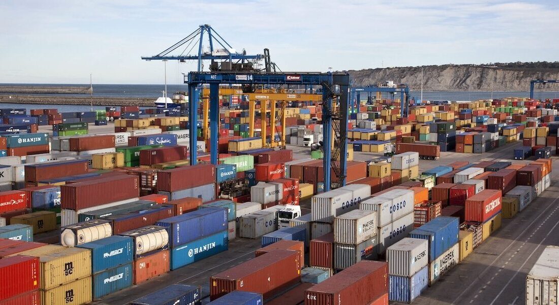 مهمترین اولویت امروز کشور توسعه صادارت است