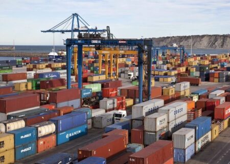 مهمترین اولویت امروز کشور توسعه صادارت است