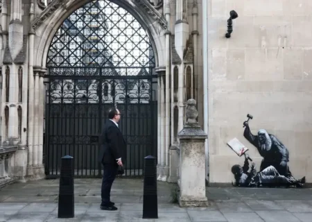 حذف اثر جنجالی بنکسی از دیوار دادگاه قدیمی لندن