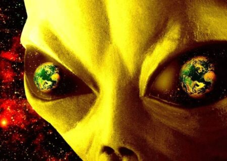 ادعای جنجالی یک دانشمند: شاید بیگانگان حیات را به زمین آورده باشند