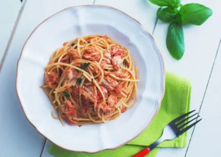 طرز تهیه اسپاگتی با سس تن ماهی