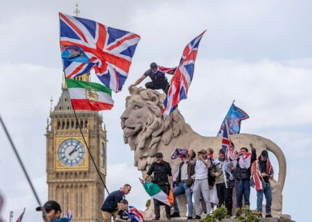 دیدنی های امروز؛ از تظاهرات ضدمهاجرتی در لندن تا بمباران غزه