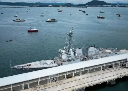 تصاویری از نیروهای آمریکایی در حال توقیف یک قایق ماهیگیری ونزوئلایی (فیلم)