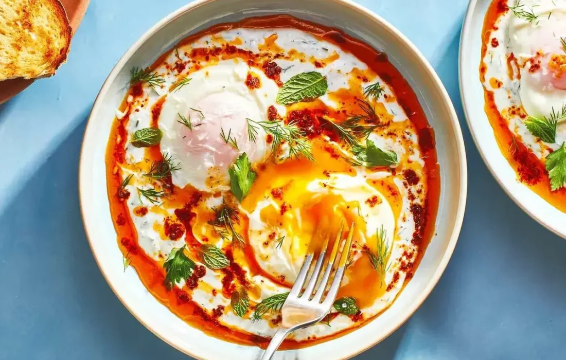 طرز تهیه نیمرو ترکی همراه سس ماست ویژه