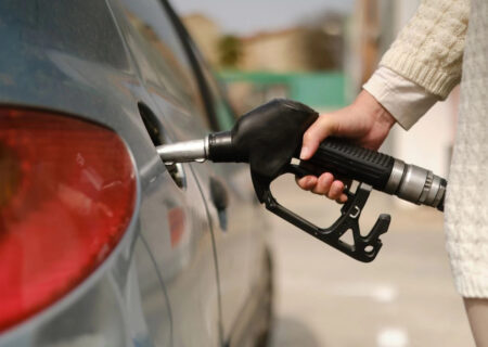 مصرف بیش از ۱,۰۰۰,۰۰۰,۰۰۰ لیتر بنزین در ۷ روز