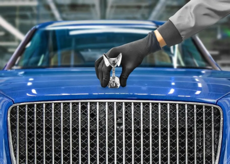 مراحل تولید خودروی لوکس بنتلی فلایینگ اسپار در انگلیس (فیلم)