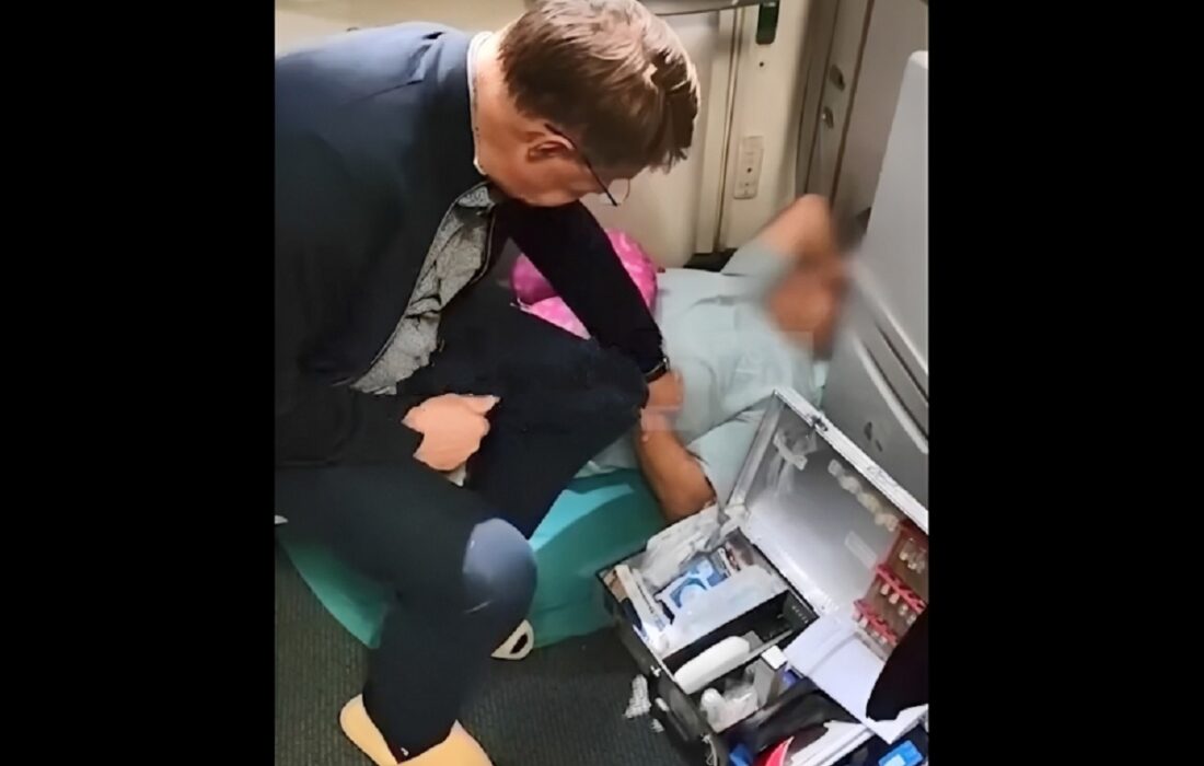 وزیر بهداشت روسیه جان مسافر را در پرواز نجات داد (فیلم)