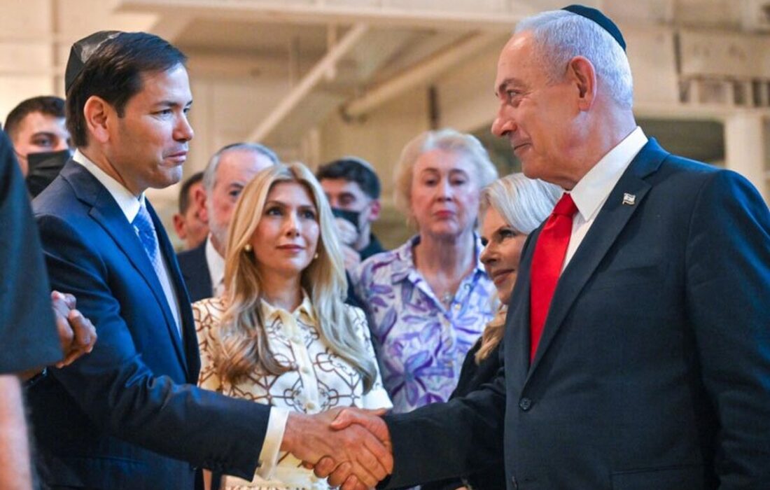 وزیر خارجه آمریکا در اسرائیل: فشار حداکثری علیه ایران ادامه می یابد/ موشک های ایران منطقه و اروپا را تهدید می کند/ حماس باید نابود شود