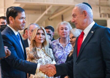 وزیر خارجه آمریکا در اسرائیل: فشار حداکثری علیه ایران ادامه می یابد/ موشک های ایران منطقه و اروپا را تهدید می کند/ حماس باید نابود شود