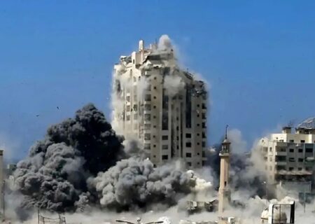 لحظه حمله موشکی اسرائیل به برج الغفری (فیلم)