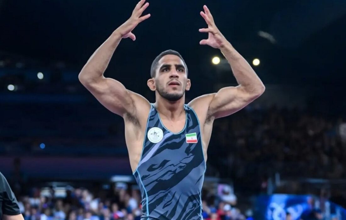 پیروزی مقتدرانه رحمان عموزاد مقابل آزادکار ژاپنی و کسب مدال طلا (فیلم)