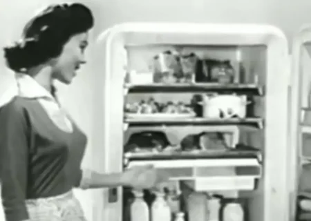 یخچال مدرن جنرال موتورز سال 1956 که الان هم جذاب و دیدنی است! (فیلم)