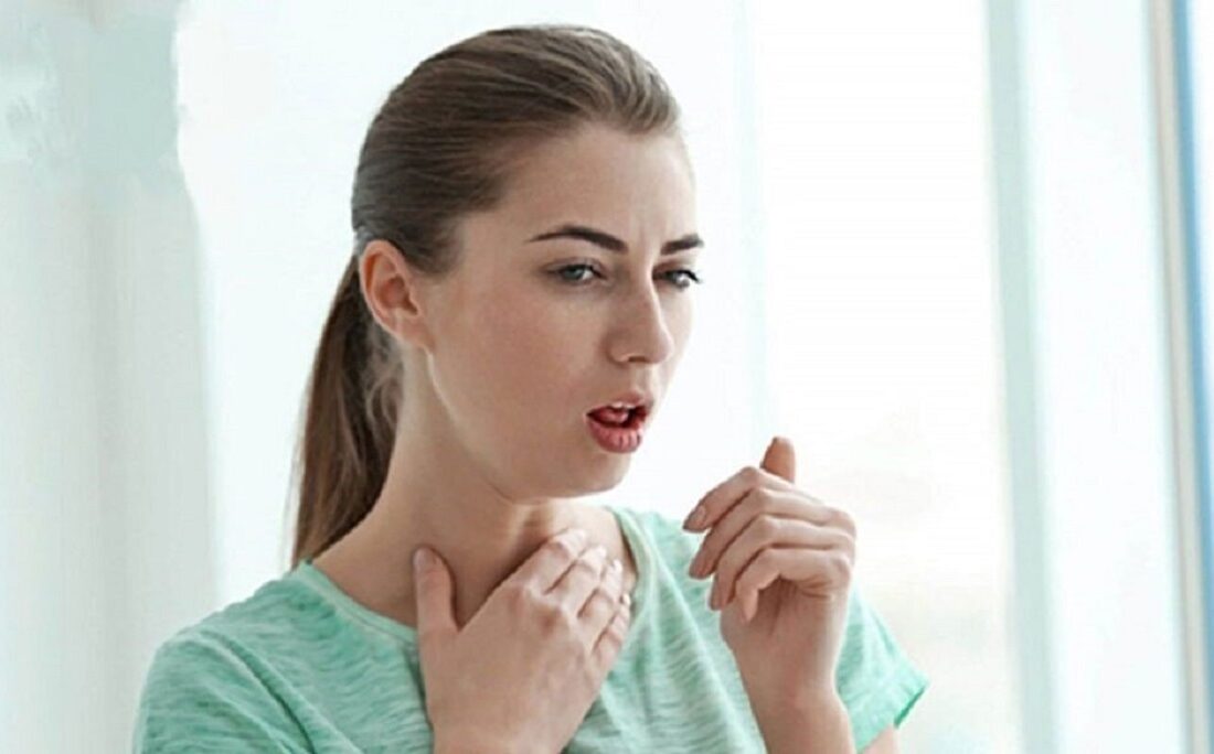 خس‌خس سینه؛ علت‌ها و روش‌های درمان خانگی و پزشکی